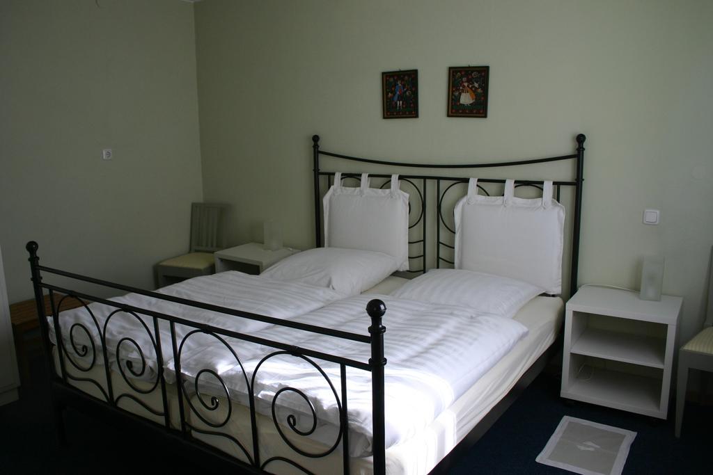 Bed & Kitchen Burgau Apartment Exterior foto